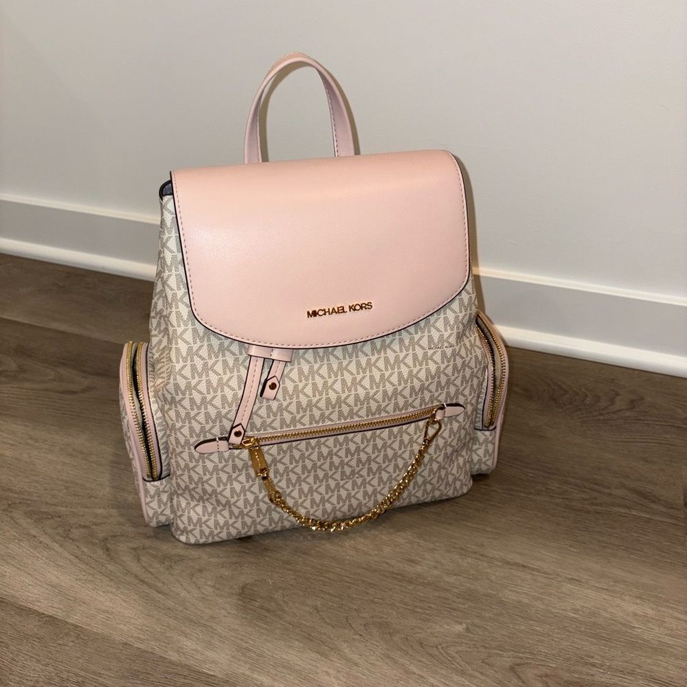 MICHAEL KORS
Jet Set Large Logo Backpack - Picture 8 of 9